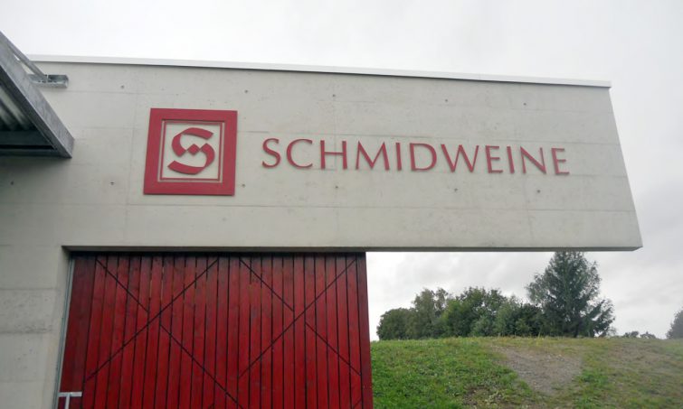 Design der Gebäudebeschriftung für Schmidweine