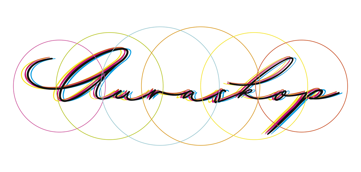 ineinander verschlungene farbige Kreise mit darüberliegendem Schriftzug in Schreibschrift als Logo von Auraskop