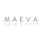 Schriftzug mit dunkelgrauen und sandfarbigen Grossbuchstaben auf zwei Zeilen als Logo von MAEVA Hair & Skin