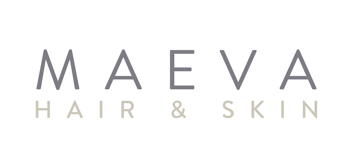 Schriftzug mit dunkelgrauen und sandfarbigen Grossbuchstaben auf zwei Zeilen als Logo von MAEVA Hair & Skin